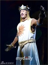 组图：音乐剧《蒙提-派森之火腿骑士》首尔首演