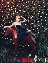 幻灯图集：蒂姆-波顿新片女主角米娅花园写真