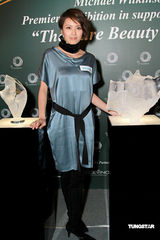 幻灯图：梁咏琪优雅装扮现身 知性气质不失妩媚