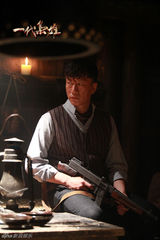 组图：《一代枭雄》孙红雷扮型男持枪斗狠