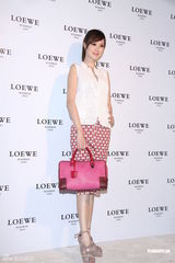 组图：贺军翔帅气亮相活动 Ella担心婚礼哭花妆