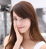 组图：国民妹妹IU拍广告 可爱魅力折服工作人员