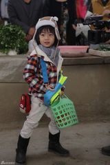 组图：《爸爸去哪儿》难度升级 小朋友独立买菜