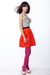 组图：叶倩云时尚写真 颠覆诱惑显精致大气