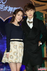 组图：唐禹哲对同性友人上下其手 对方直呼享受