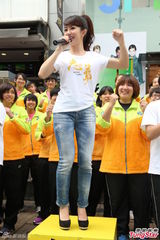 组图：郭书瑶《志气》票房好 跳操送红包