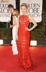 组图：第69届金球奖红毯戴安娜-艾格伦礼服中国风