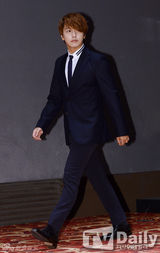 组图：SJ3D新片首映式 众成员正装出席宣传