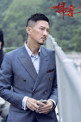 组图：《扫毒》张家辉抱美女开豪车