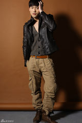 组图：刘一最新写真曝光 痞子型男秀性感胸肌