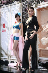 组图：杨谨华外穿Bra秀爆乳 乐当败犬今年不嫁