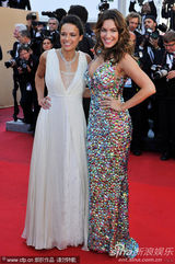 组图：布鲁克戛纳走秀宝石绚丽气双峰傲人