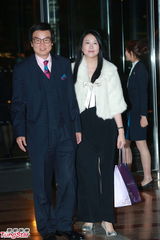 组图：直击晶刚香港大婚 黄百鸣携女儿现身