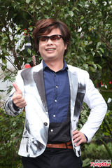 组图：王俊杰抵房发新片 情人节唱情歌遥祝老婆