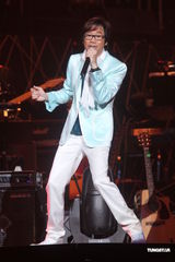 高清组图：温拿演唱会圆满结束 财源滚滚开心到底