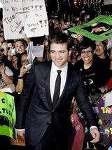 幻灯：蕾哈娜为新专辑庆功 《新月》强势首映