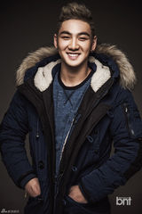 高清组图：韩团NU'EST冬季写真大秀美少年范儿