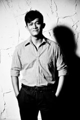 组图：杨志刚黑白文艺大片彰显不羁性感