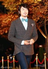 组图：少女时代金贤重等亮相颁奖礼 车胜元获大奖