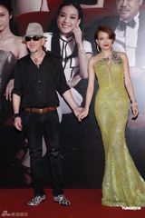 高清图：舒淇发型复古长裙性感 黄秋生装扮新潮