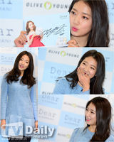 组图：朴信惠亮相签名会 穿短连衣裙秀尽性感