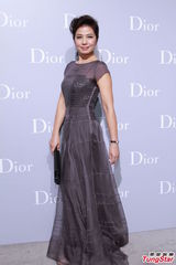 组图：钟楚红张曼玉同台亮相 全智贤露香肩