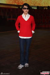 组图：陈百祥欲备护膝贺台庆 余咏珊否认加奖金