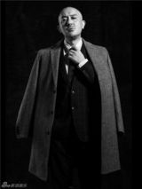 组图：姚橹全新宣传照曝光 风衣着装沉稳大气