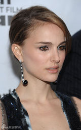 高清组图：娜塔莉-波特曼知性风出席哥谭颁奖礼