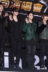 高清图：韩国五大组合天团开唱 SJ压轴掀高潮 