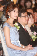 幻灯图：林志玲浅蓝洋装出镜 尽显知性优雅一面