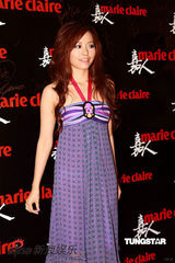 幻灯图集：爱戴酥胸半露火辣出场 蔡康永侯佩岑联袂主持