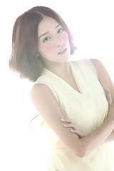 组图：阚清子冬日温暖仕女写真 露香肩秀性感