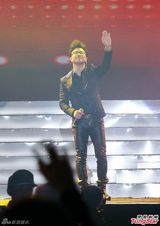 组图：古巨基容祖儿劲歌王盛典称王封后