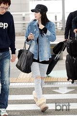 组图：朴寒星牛仔装现身机场赴中国拍《笔仙2》