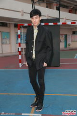 组图：曾沛慈SpeXial为新剧造势 与学生拼球技