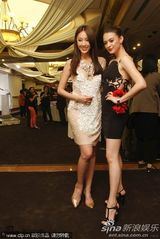组图：隋棠亮相釜山秀性感 张榕容露背裙争艳