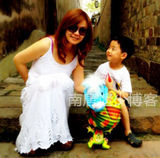 组图：44岁周冰倩6岁儿子曝光 上镜扮可爱