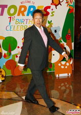 高清图：杨千嬅穿熊仔装为儿庆生 圈内好友到贺