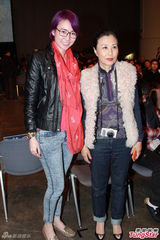 组图：周秀娜穿太空服被吊起 花心前男友遭炮轰