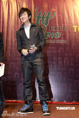 幻灯图：林俊杰为世博会助威 郭富城现场大秀机器舞  