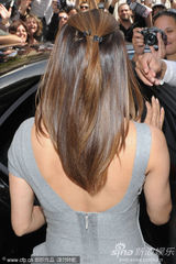 幻灯：伊娃戛纳短裙秀美背 红毯礼服获赞心情大好