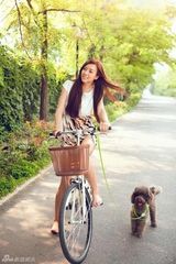 组图：周韦彤清新迷人宛若邻家女孩