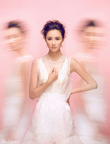 组图：张歆艺双面大片俏皮知性魅力独特