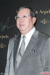 组图：杨紫琼获亚洲电影人大奖 甜笑曝求婚过程