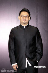 组图：韩庚帅气出席颁奖礼 现场热舞俊逸非凡