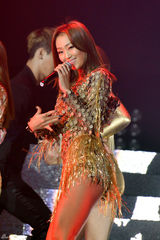 高清组图：SISTAR香港开唱 短裙透视性感爆乳