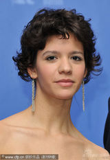 幻灯图：《吹口哨》柏林记者会 男女主角亲昵不避嫌