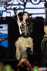 组图：S.H.E秀磅礡鼓技 压轴扛台北跨年