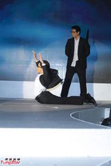 组图：王维基豪花百万办新台试映礼 黄日华做一哥